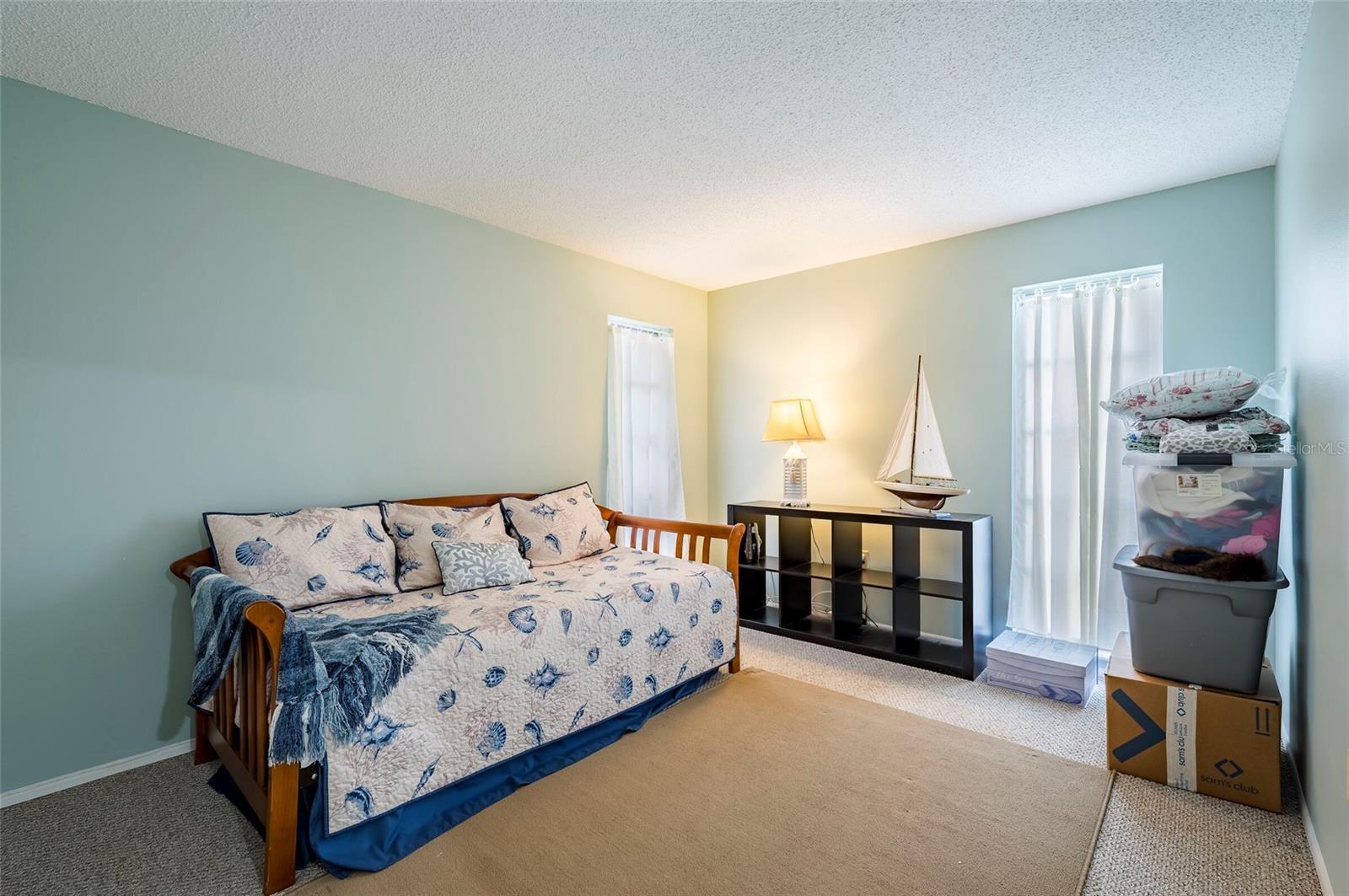 LAKES UNIT I THE - Residential