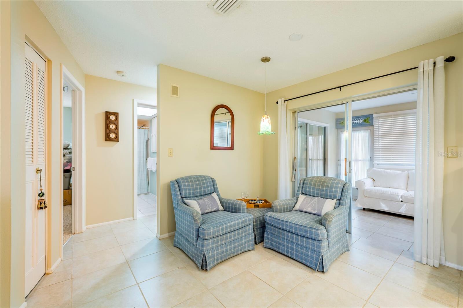LAKES UNIT I THE - Residential
