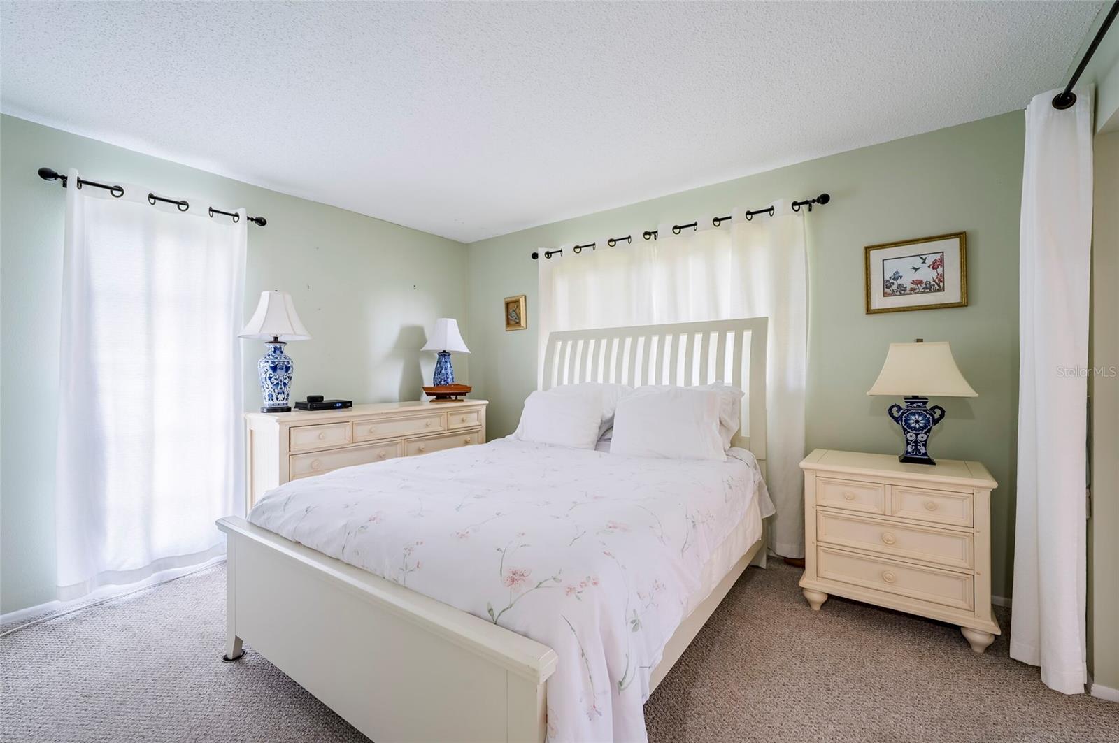 LAKES UNIT I THE - Residential