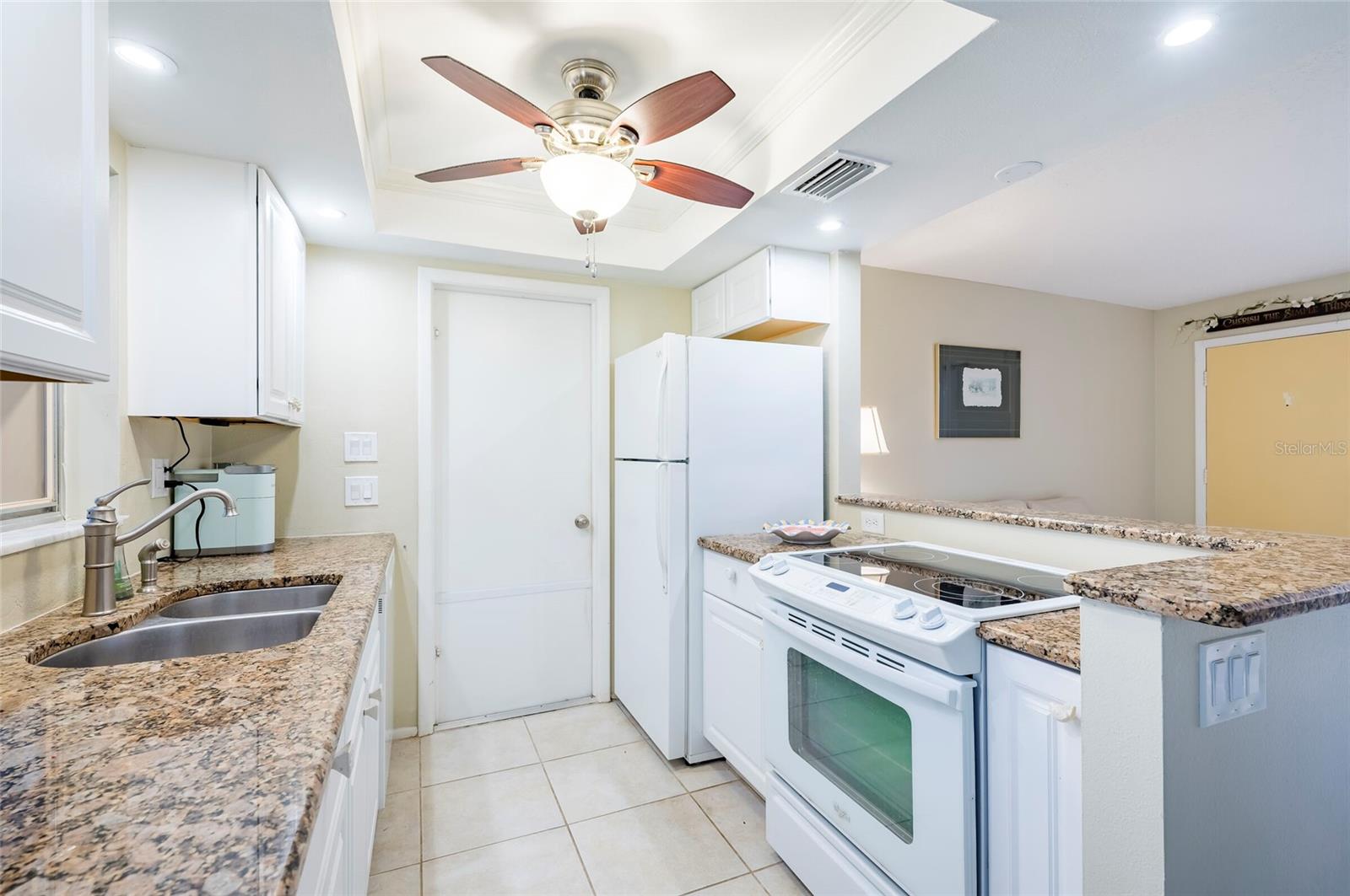 LAKES UNIT I THE - Residential