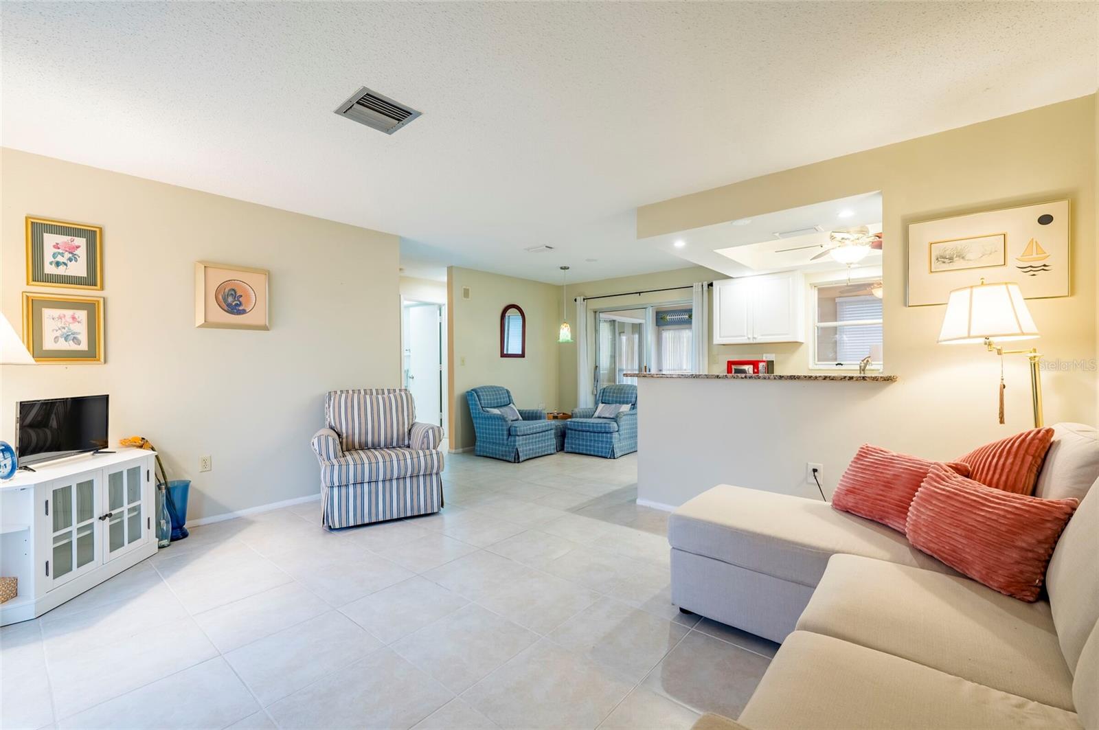 LAKES UNIT I THE - Residential