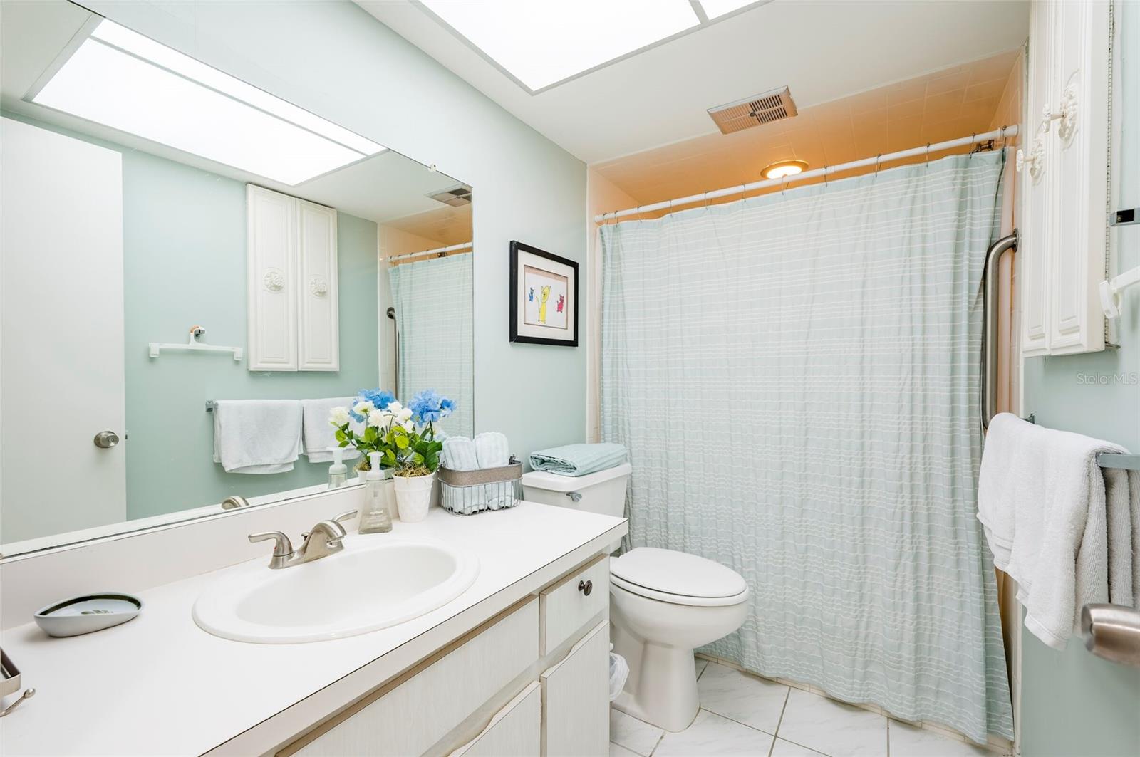 LAKES UNIT I THE - Residential