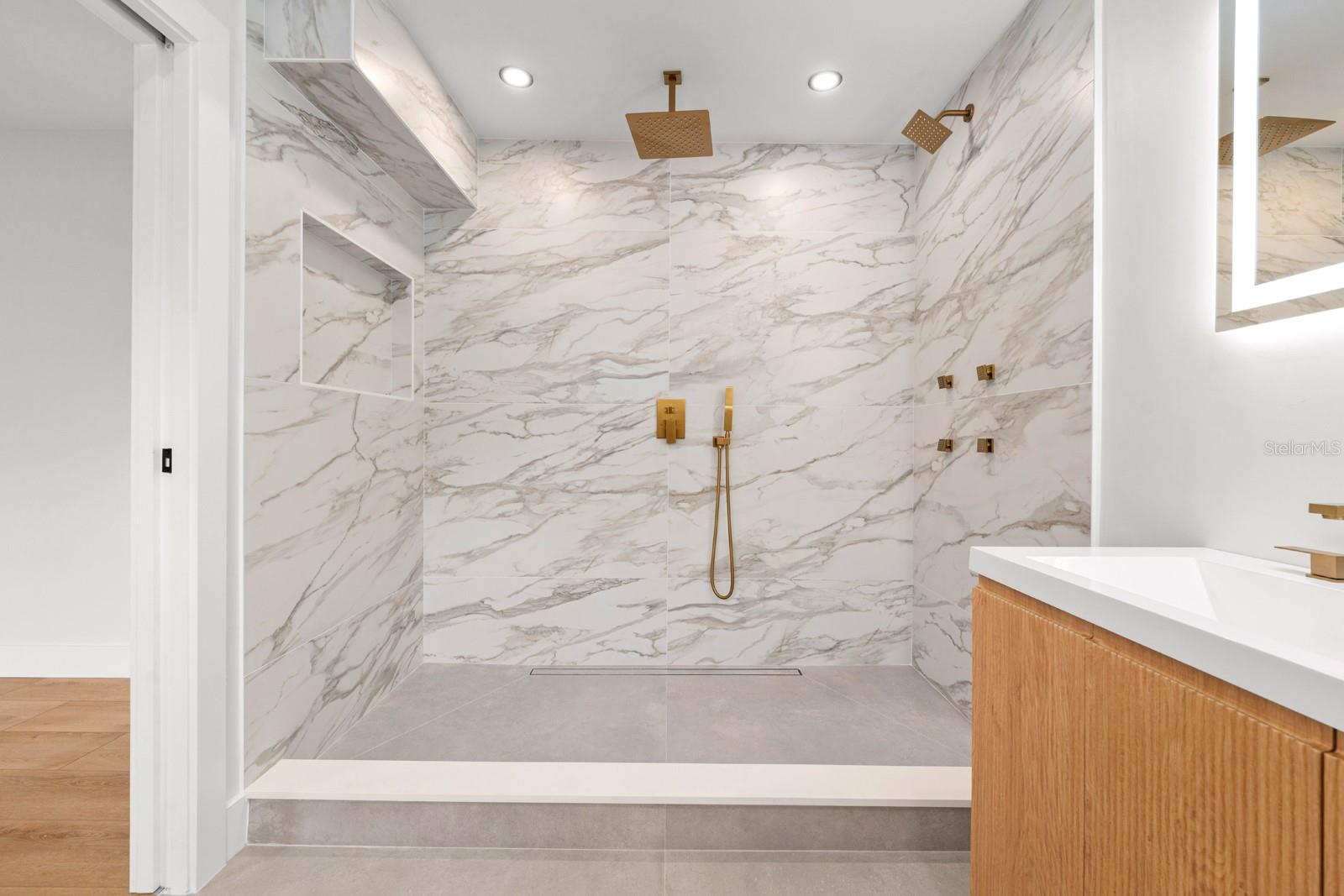 LARSEN PLACE - Residential