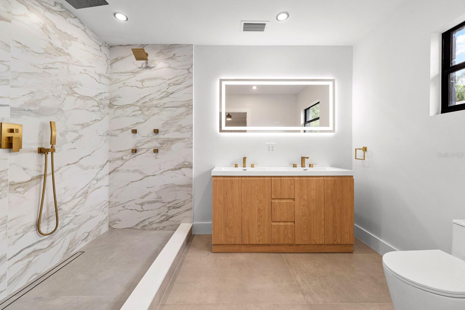 LARSEN PLACE - Residential