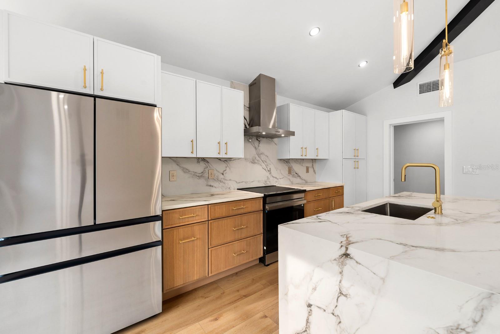 LARSEN PLACE - Residential