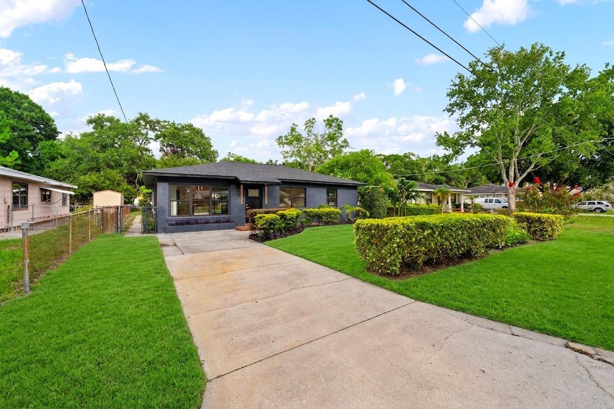 LARSEN PLACE - Residential