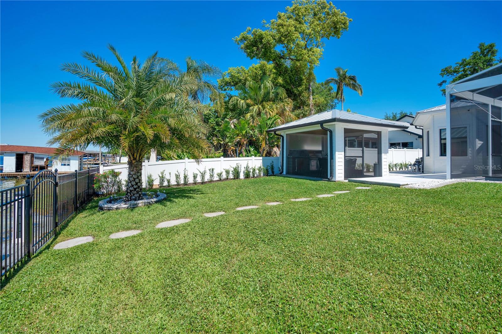 J H LIVINGSTONS SUB - Residential
