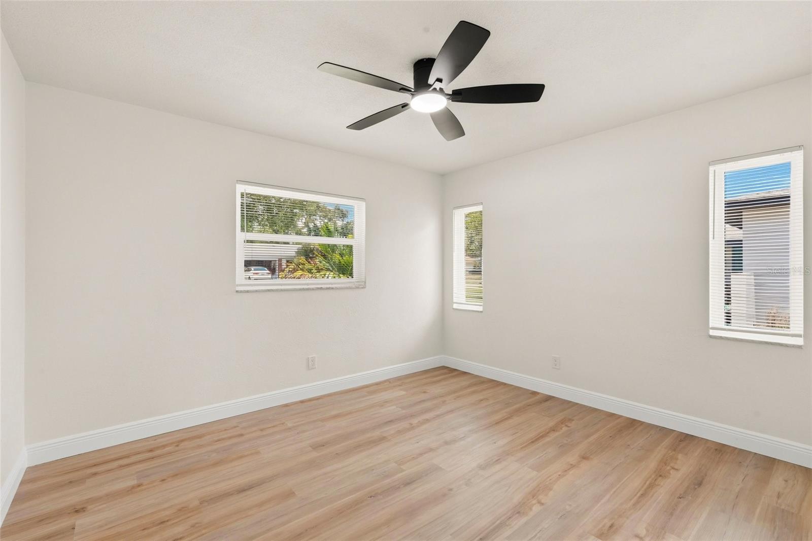 PINELLAS POINT SKYVIEW SHORES 1ST ADD BLK 4, LOT 3 - Residential