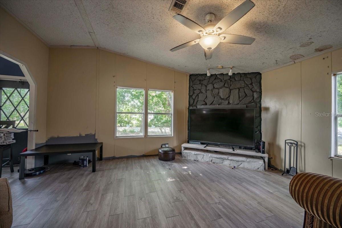 BANANA FARM ACRES - Residential