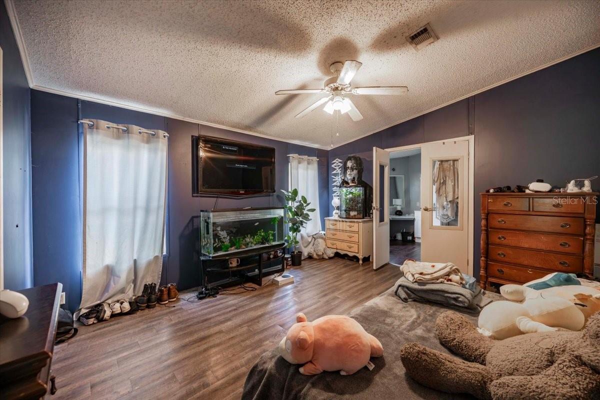 BANANA FARM ACRES - Residential