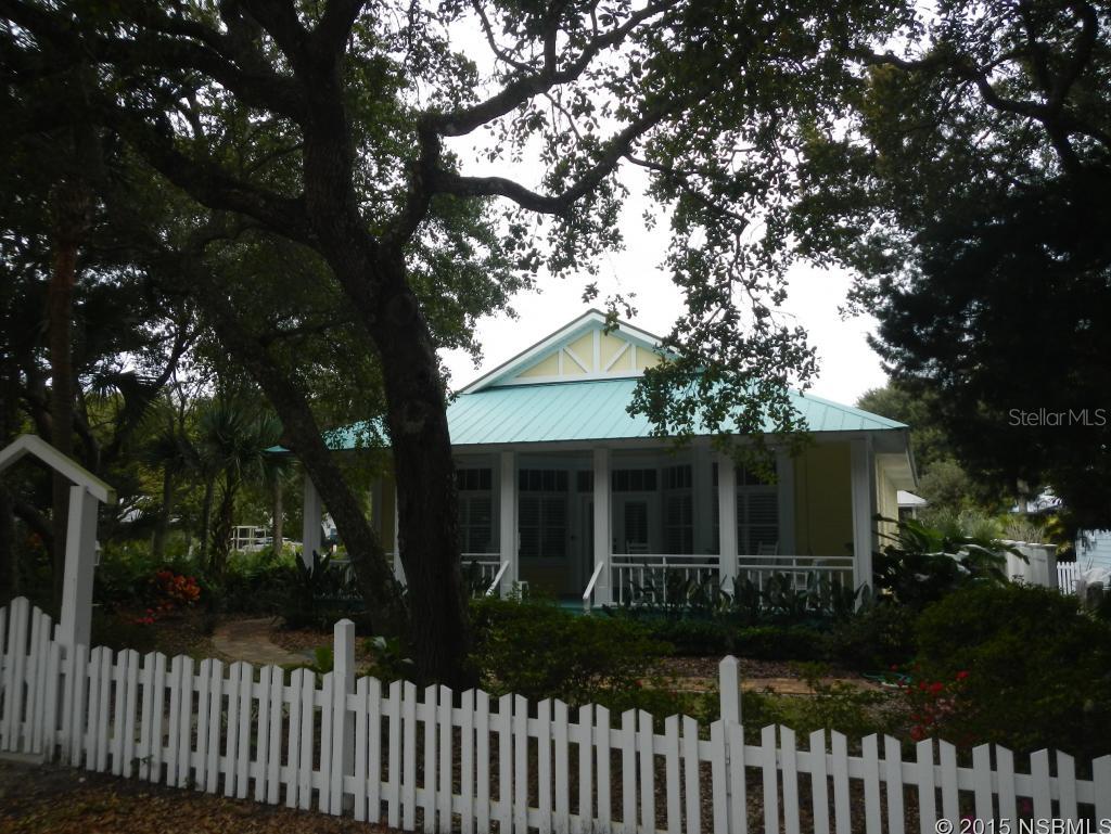 HICKSON HOME . FIRST TIME ON THE MARKET . THIS WAS THE ORIGINAL MODEL. LUSH LANDSCAPING ON CORNER LOT. FENCE, PAVERED  HARDWOOD FLOORS, 10' CEILINGS.DEN/OFFICE POSSIBLE 3RD BEDROOM. WALK TO THE BEACH. ;Water: City