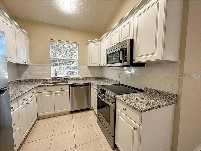 BELL LAKE - Residential Lease