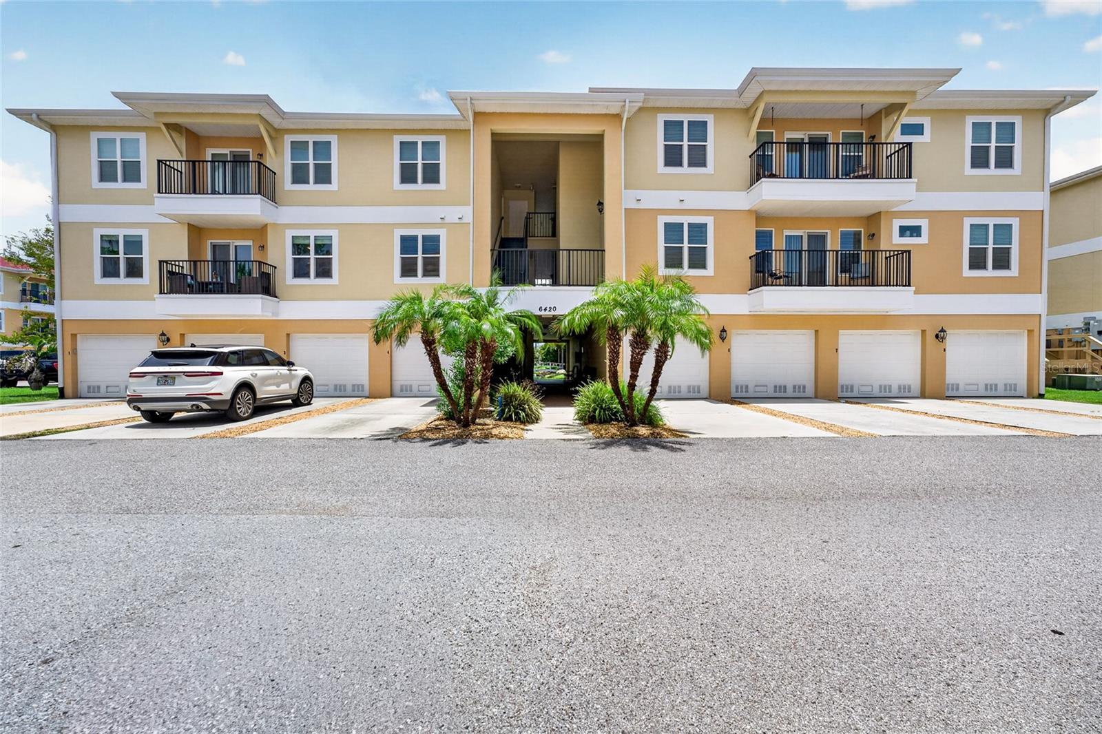 REGENCY PALMS CONDOS BLDG 8 - Residential