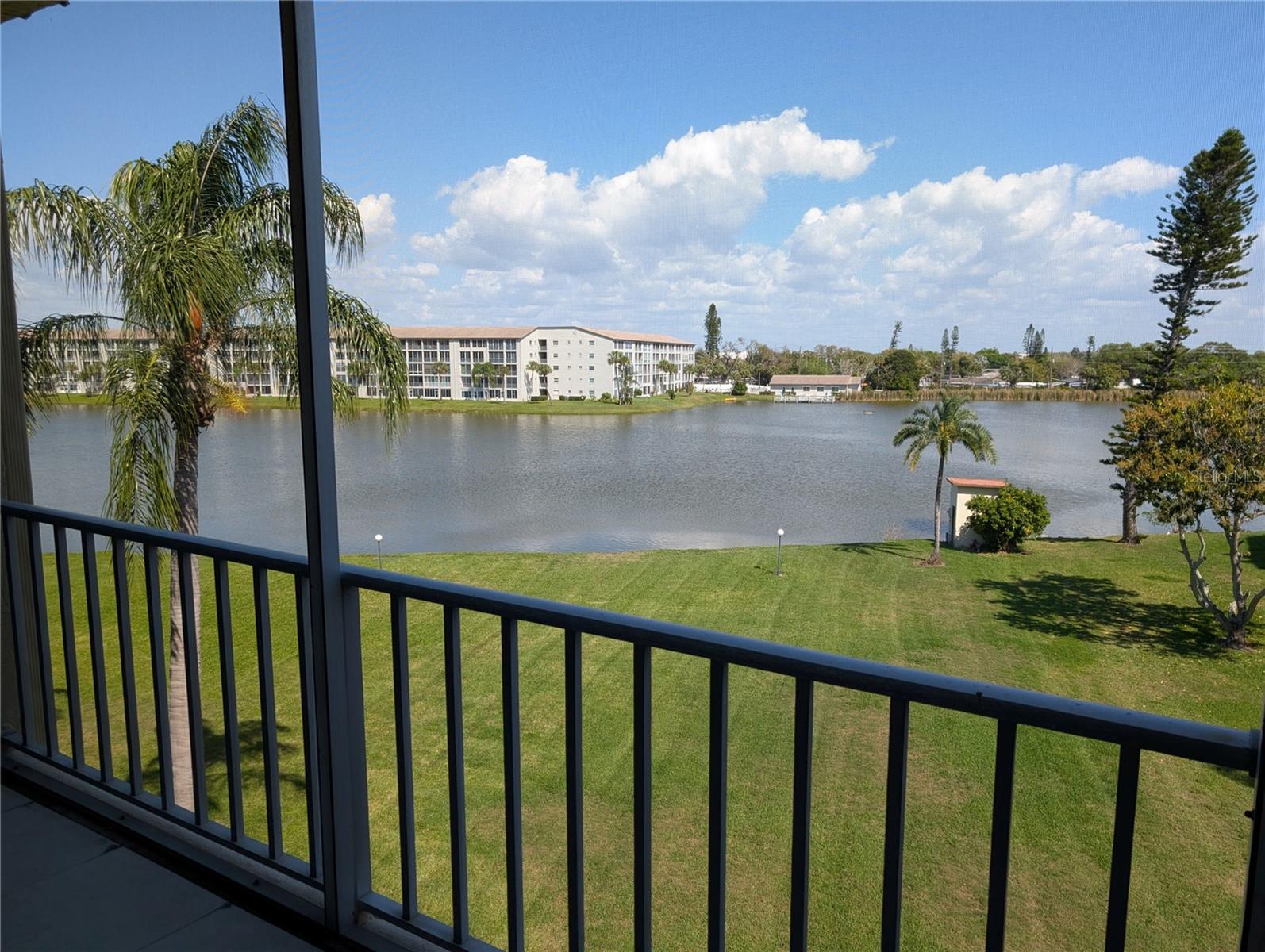 BAYSHORE ON THE LAKE APTS II SEC 1 - Residential