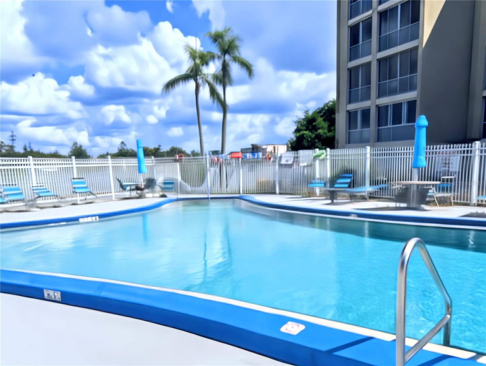 BAYSHORE ON THE LAKE APTS II SEC 1 - Residential