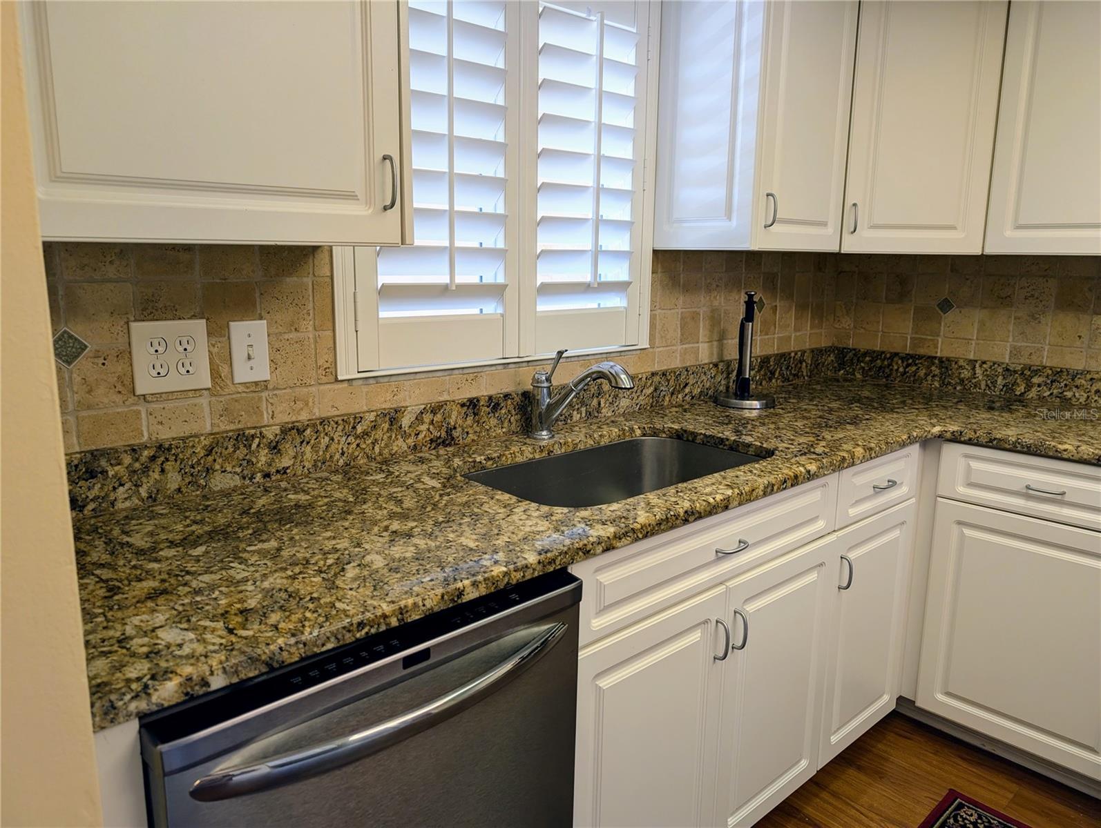 BAYSHORE ON THE LAKE APTS II SEC 1 - Residential