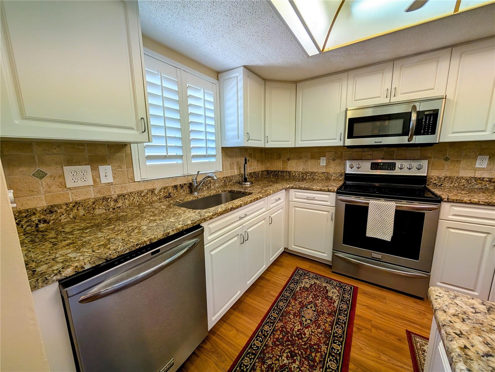 BAYSHORE ON THE LAKE APTS II SEC 1 - Residential