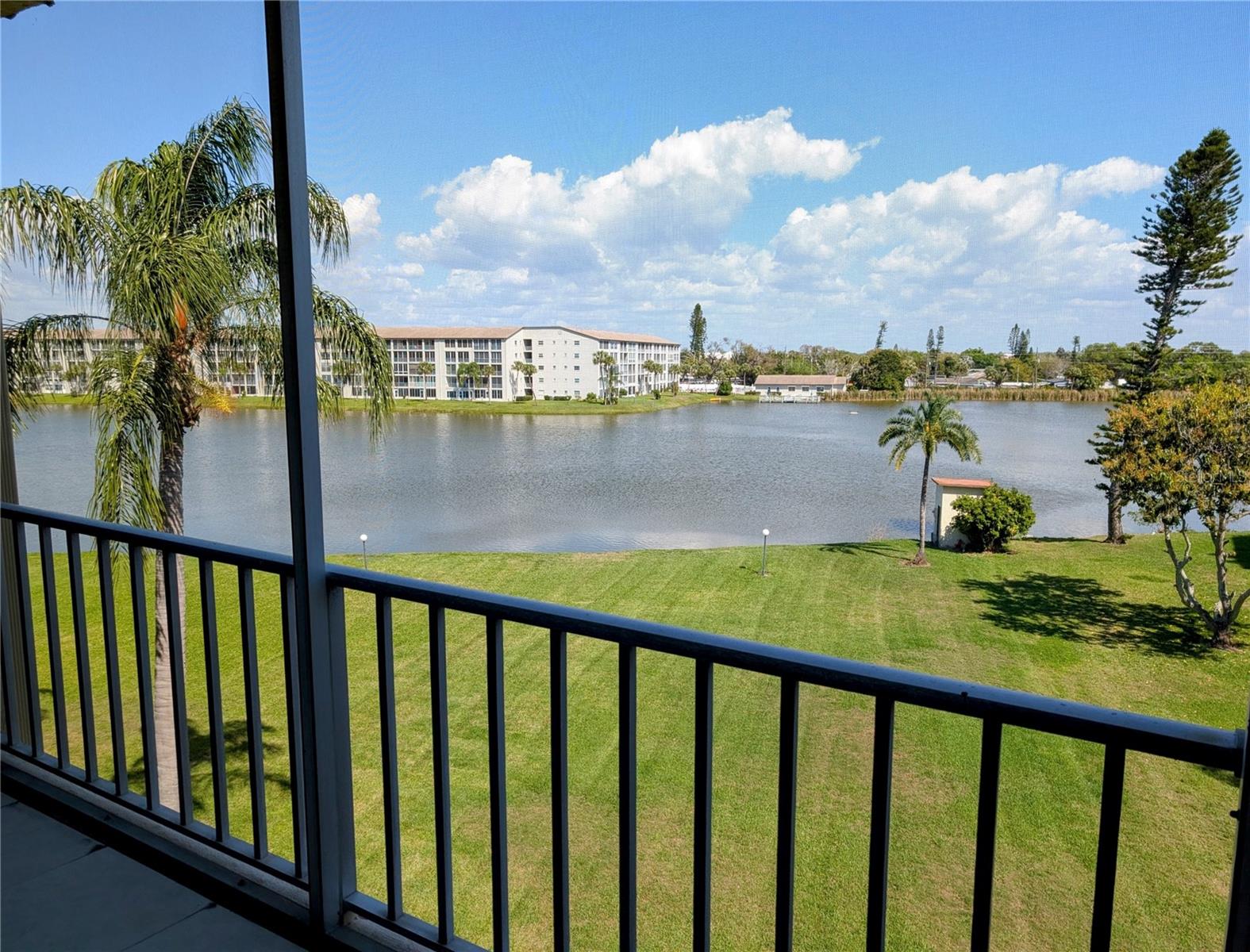 BAYSHORE ON THE LAKE APTS II SEC 1 - Residential