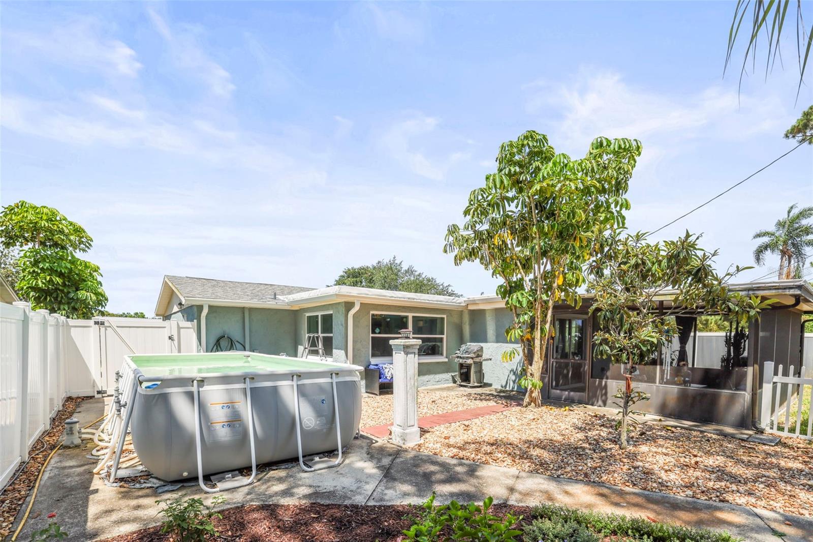 COUNTRY ESTATES - Residential