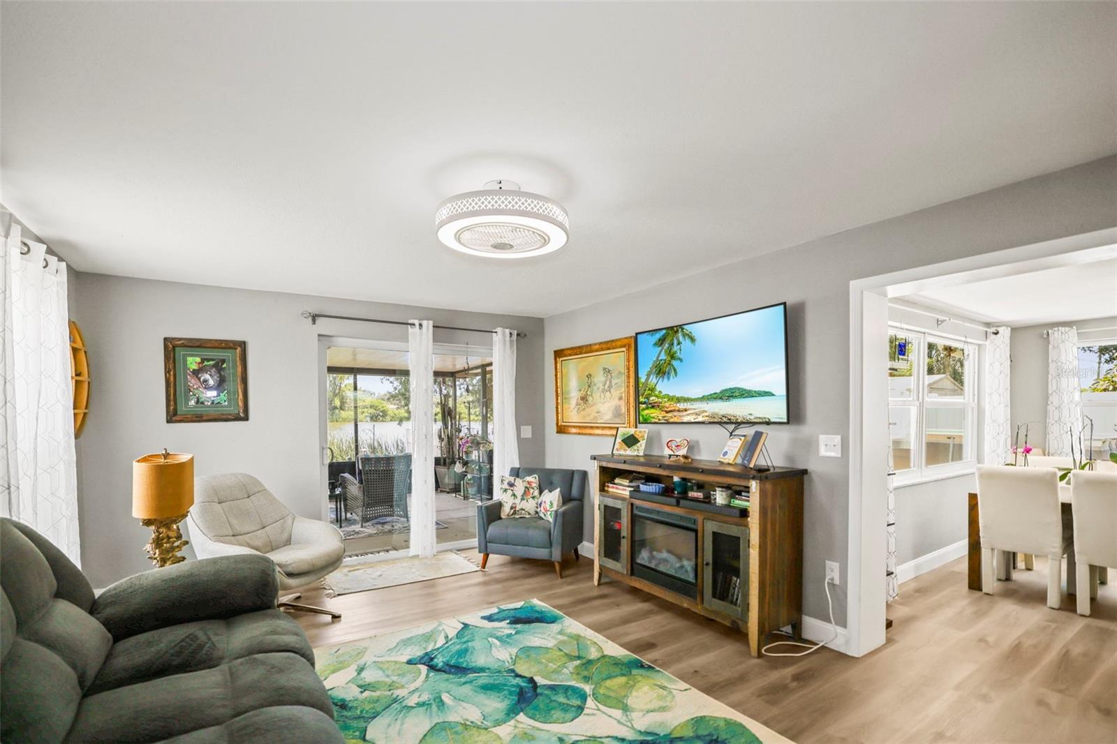 COUNTRY ESTATES - Residential