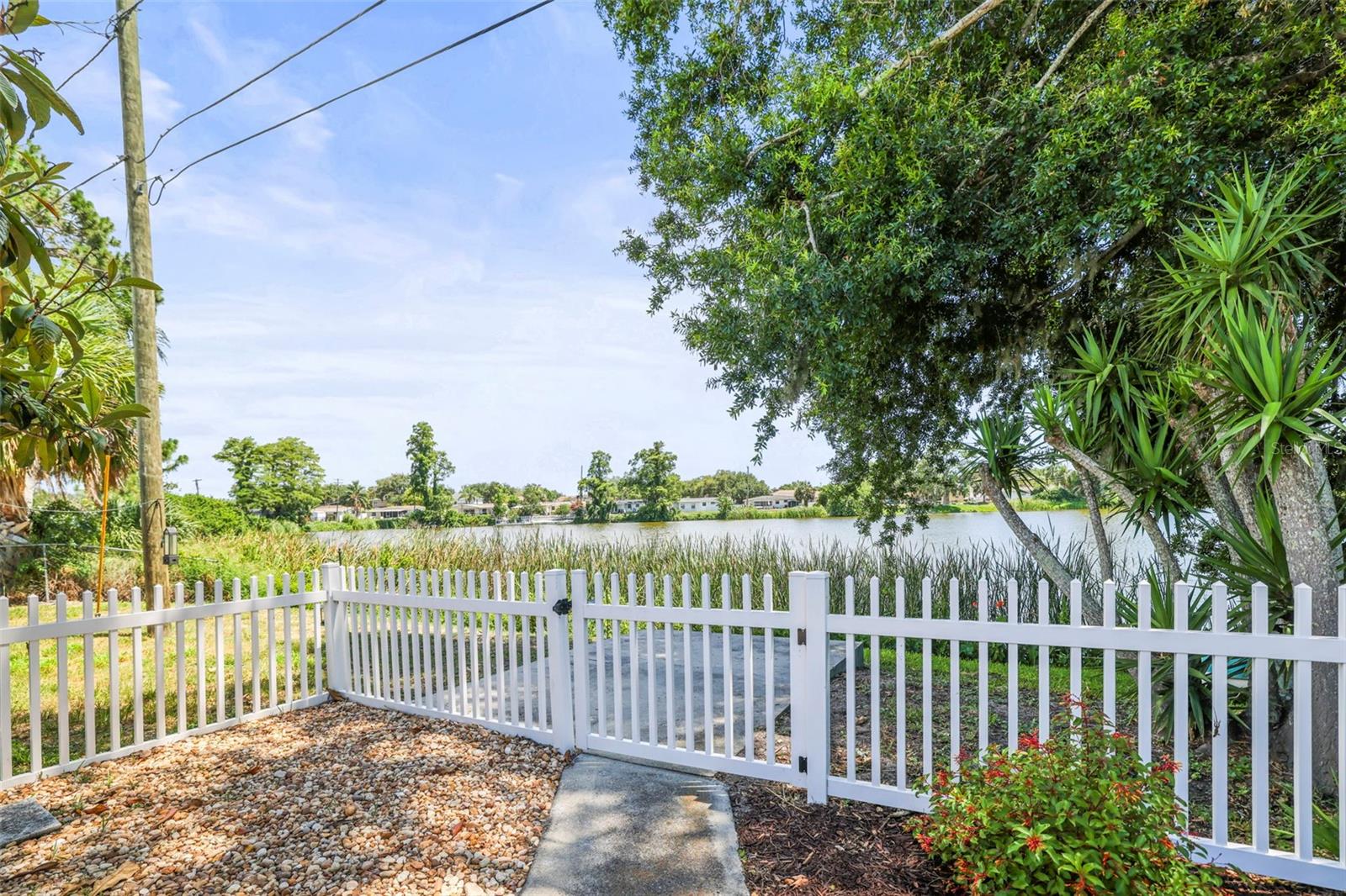 COUNTRY ESTATES - Residential