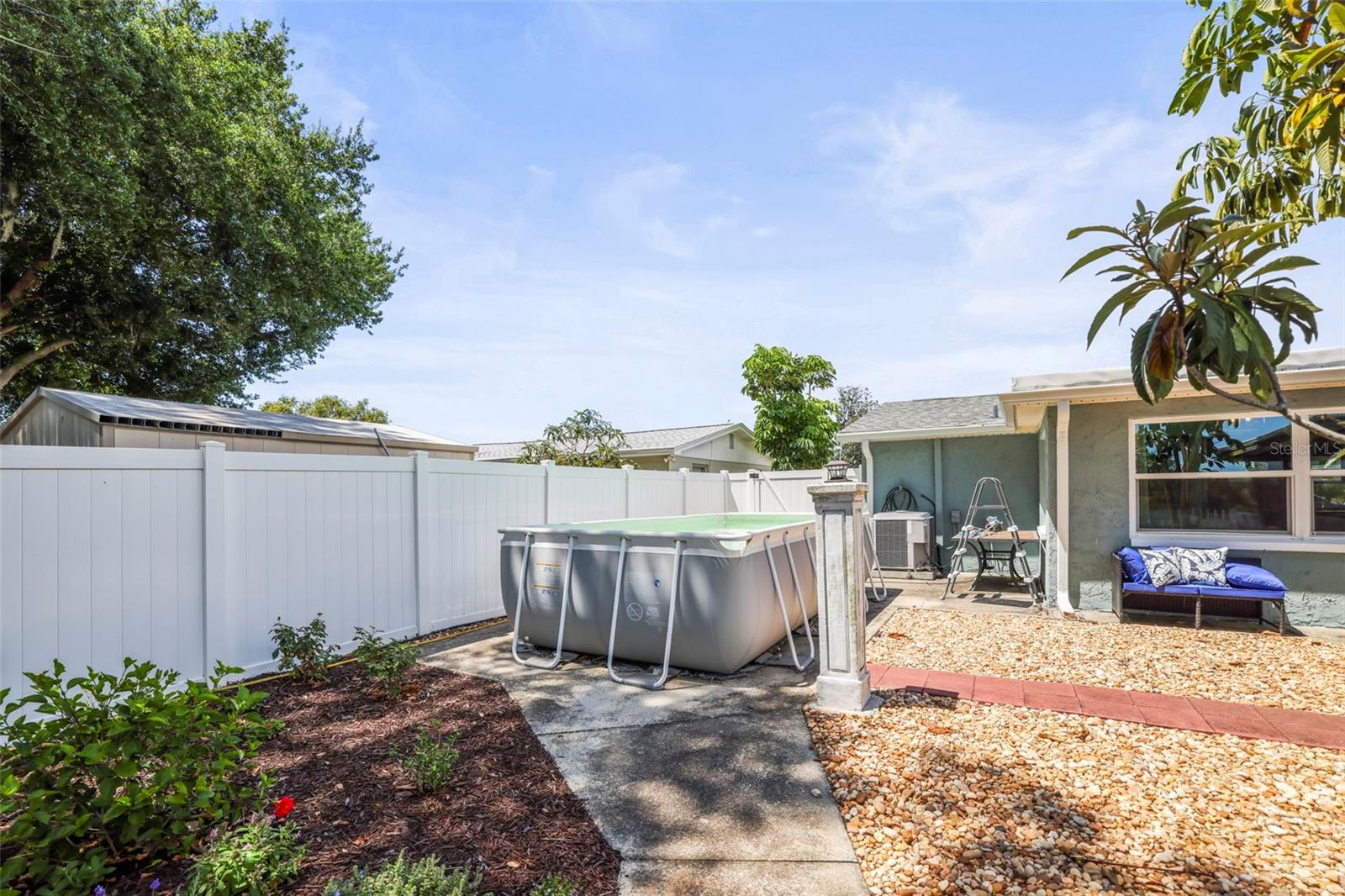 COUNTRY ESTATES - Residential