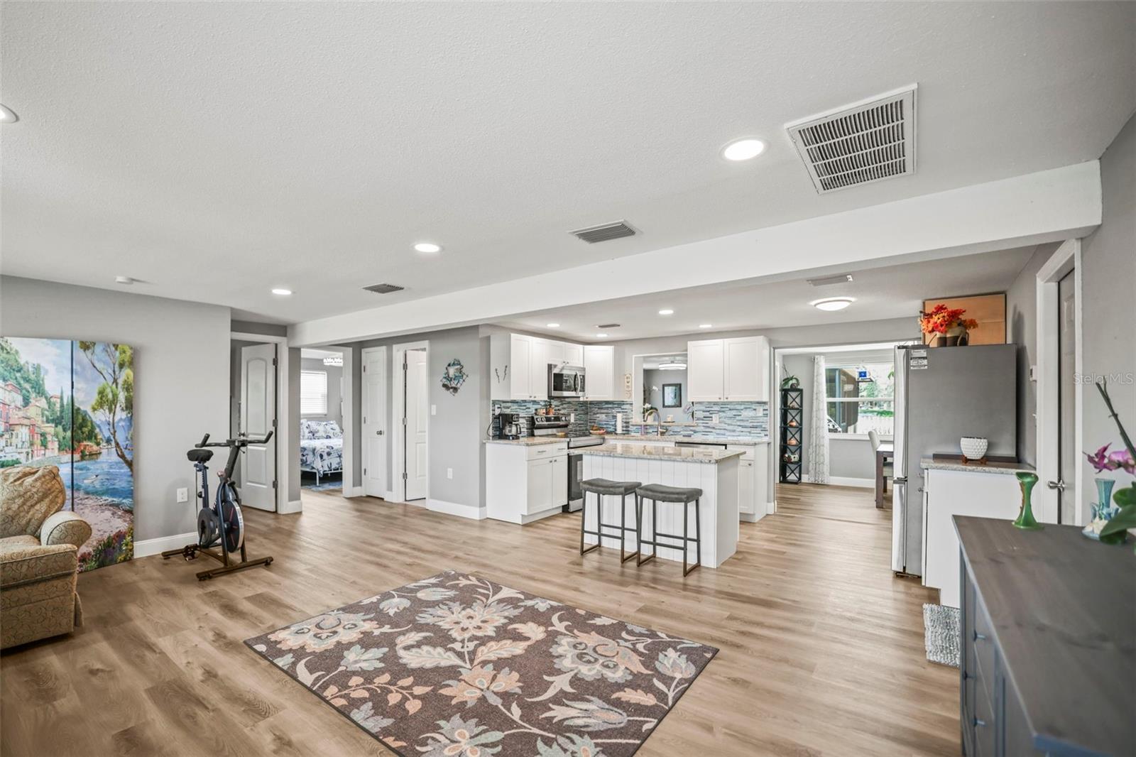 COUNTRY ESTATES - Residential
