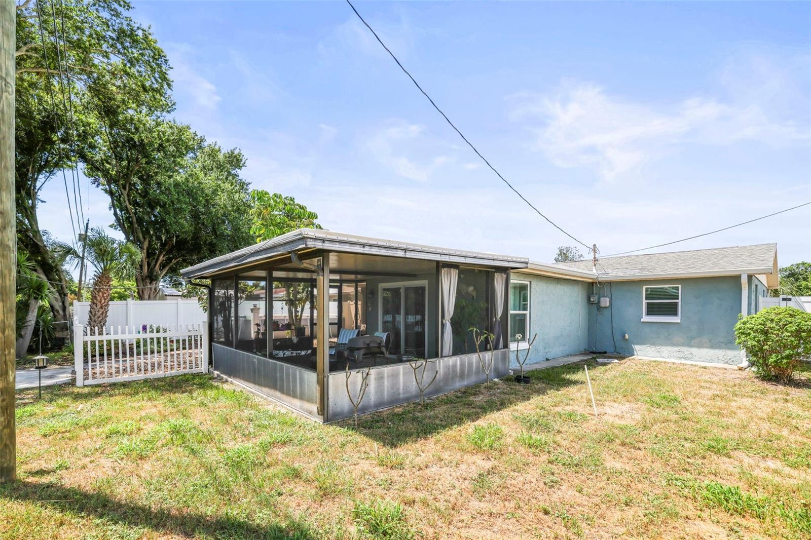 COUNTRY ESTATES - Residential
