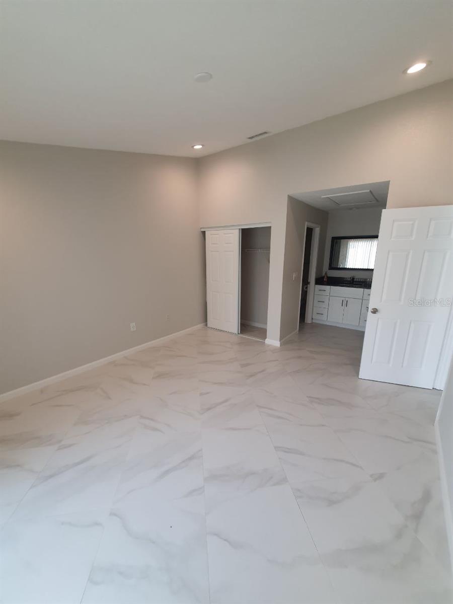 HIDDEN LAKE VILLAS - Residential Lease