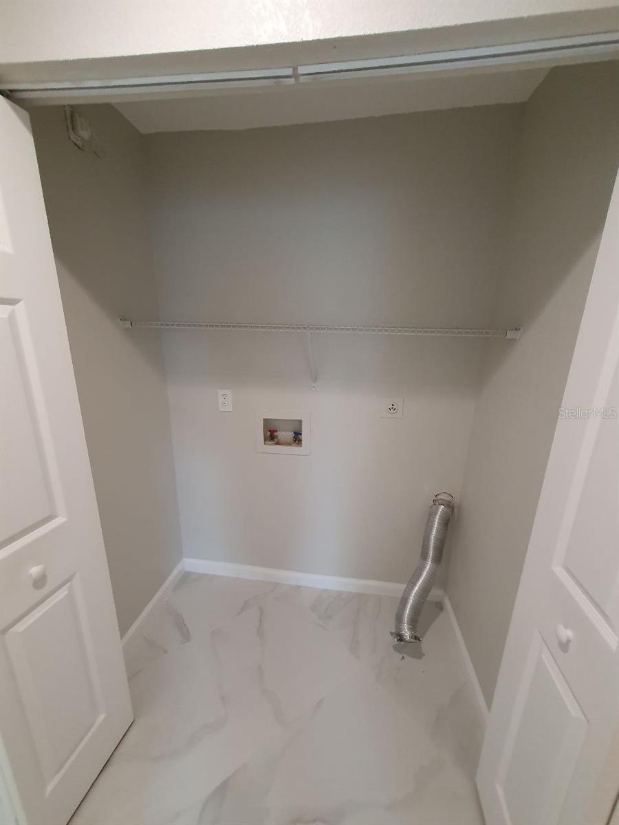 HIDDEN LAKE VILLAS - Residential Lease