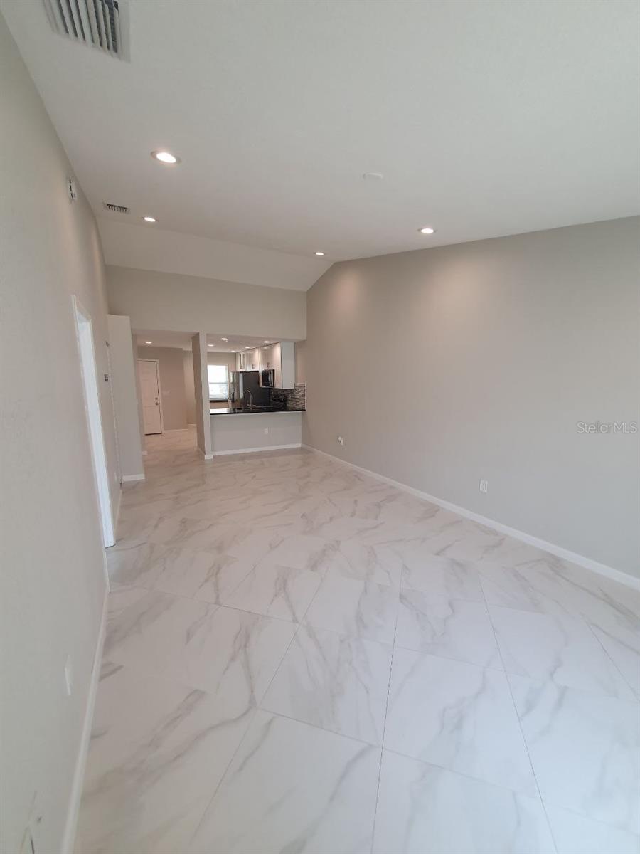 HIDDEN LAKE VILLAS - Residential Lease