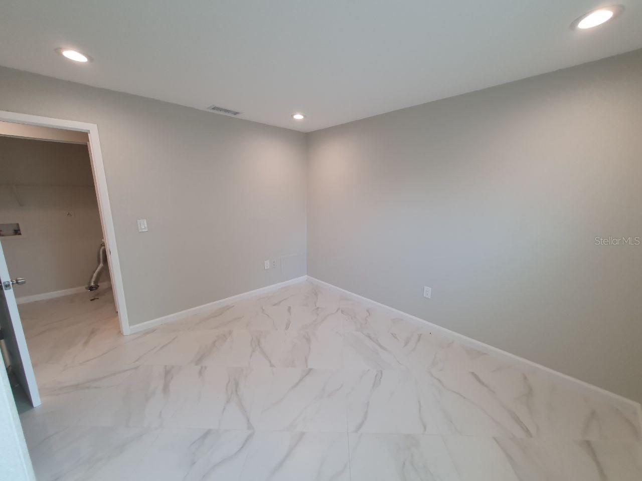 HIDDEN LAKE VILLAS - Residential Lease