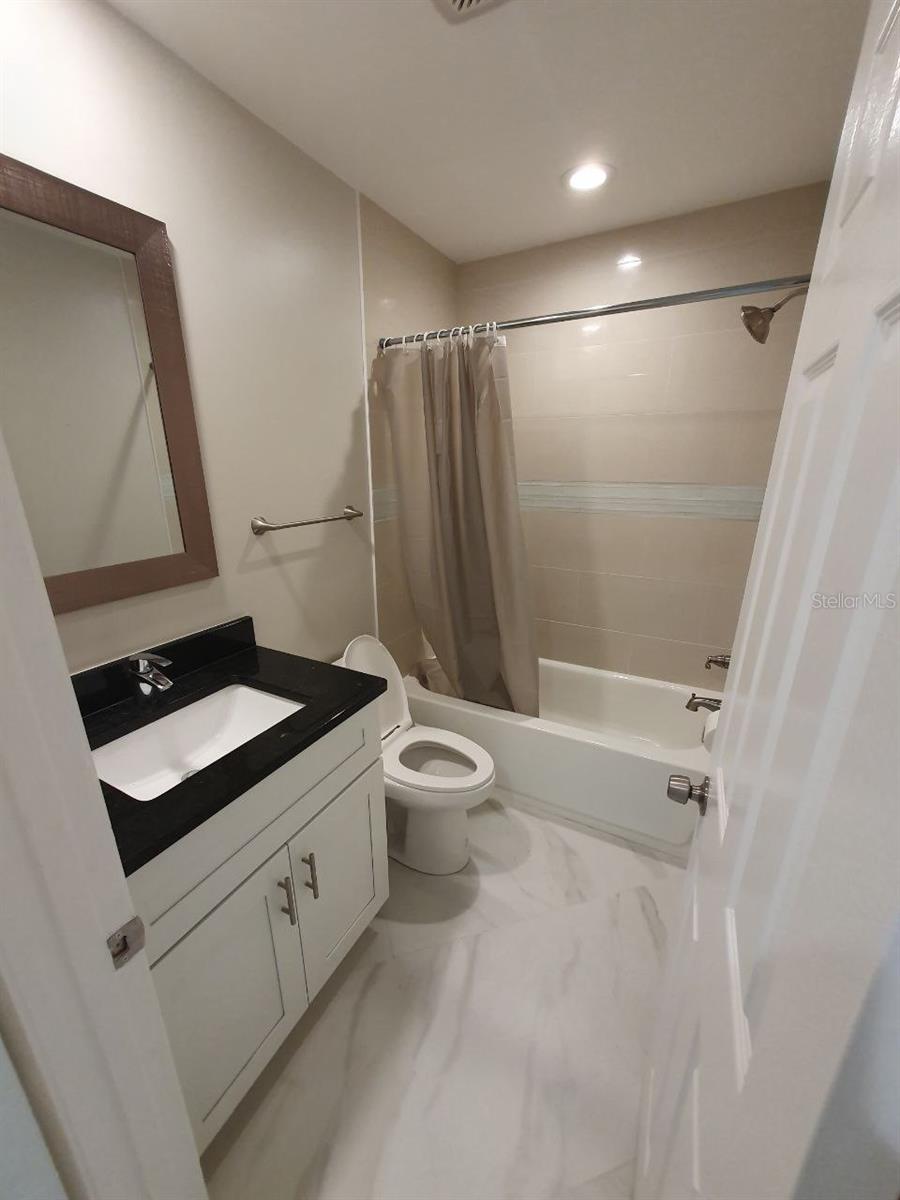 HIDDEN LAKE VILLAS - Residential Lease