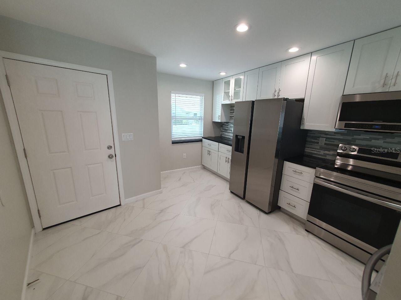 HIDDEN LAKE VILLAS - Residential Lease