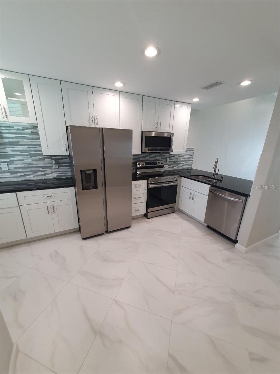 HIDDEN LAKE VILLAS - Residential Lease