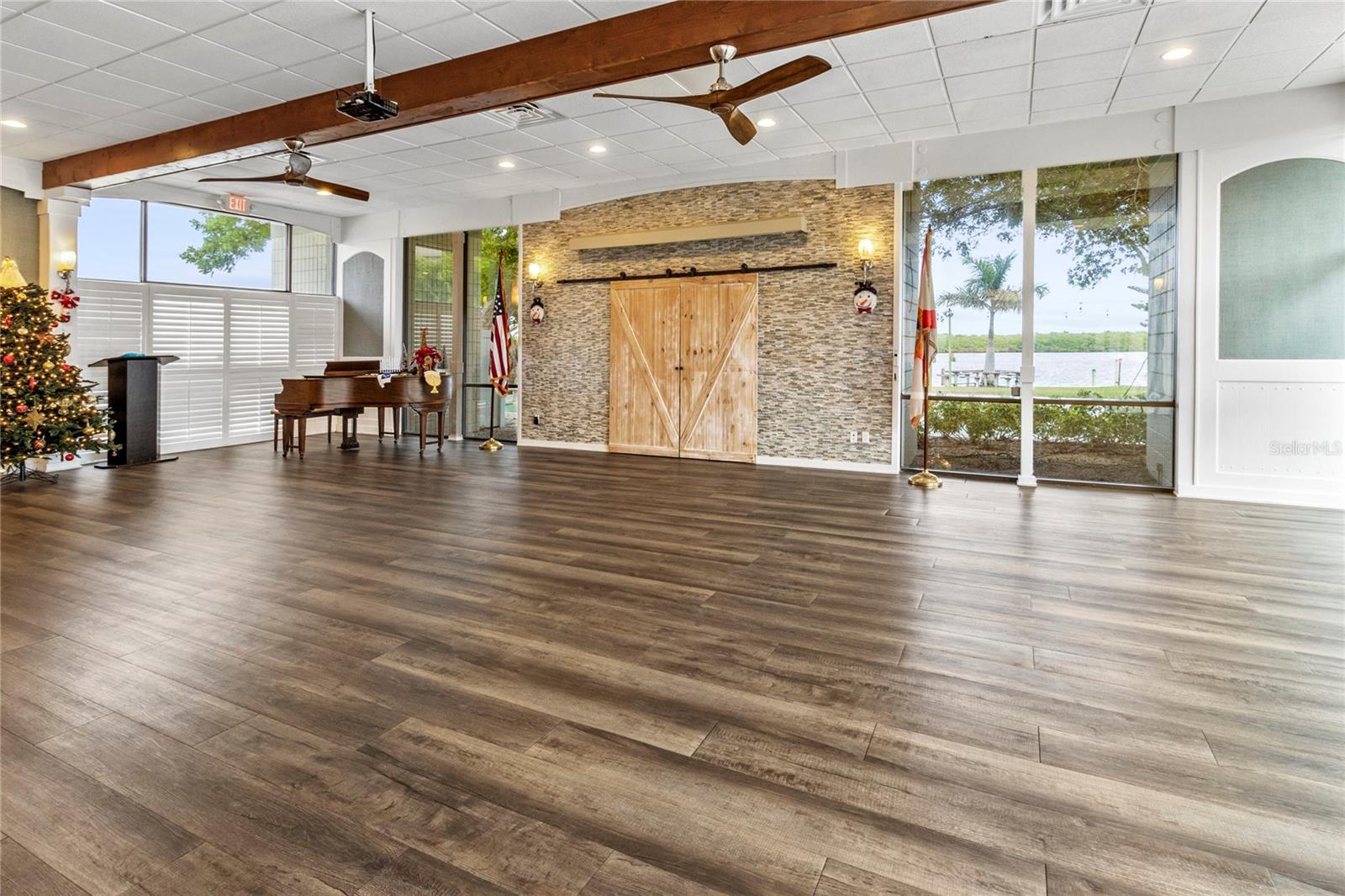 LONGBOAT HARBOUR - Residential