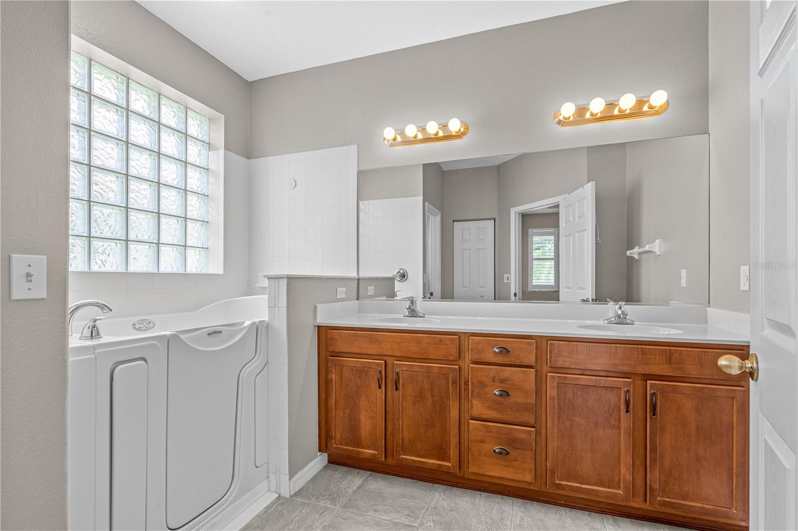 EDGEWATER LAKES PH 1A - Residential