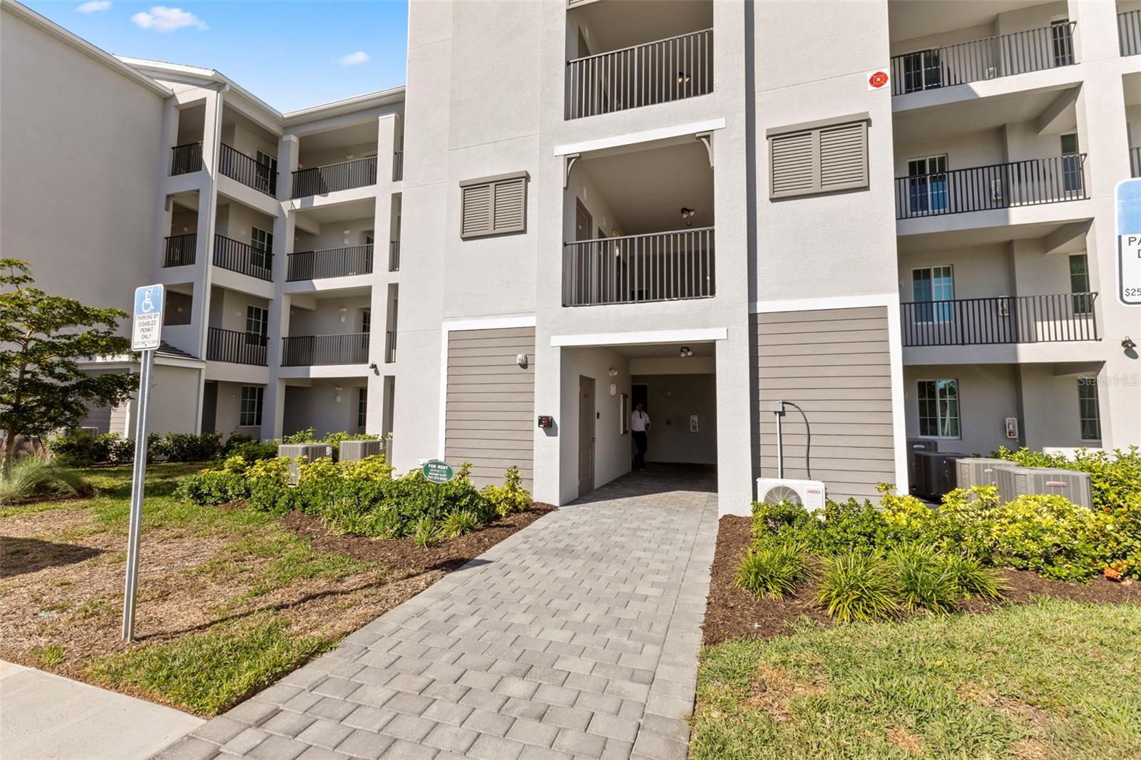 WELLEN PARK GOLF AND COUNTRY CLUB - Residential