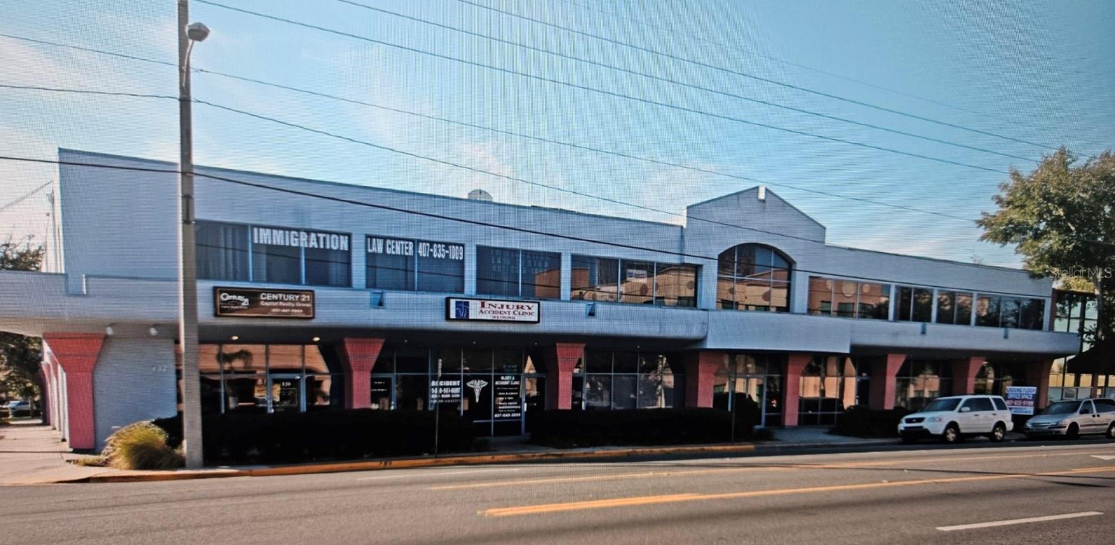 GREAT LOCATION IN THE HEART OF DOWNTOWN ORLANDO!  WALKING DISTANCE TO RESTAURANTS, LAKE EOLA PARK.  LESS THAN ONE MILE TO I-4.  
 PLENTY OF PARKING IN FRONT OF AND BEHIND THE BUILDING.