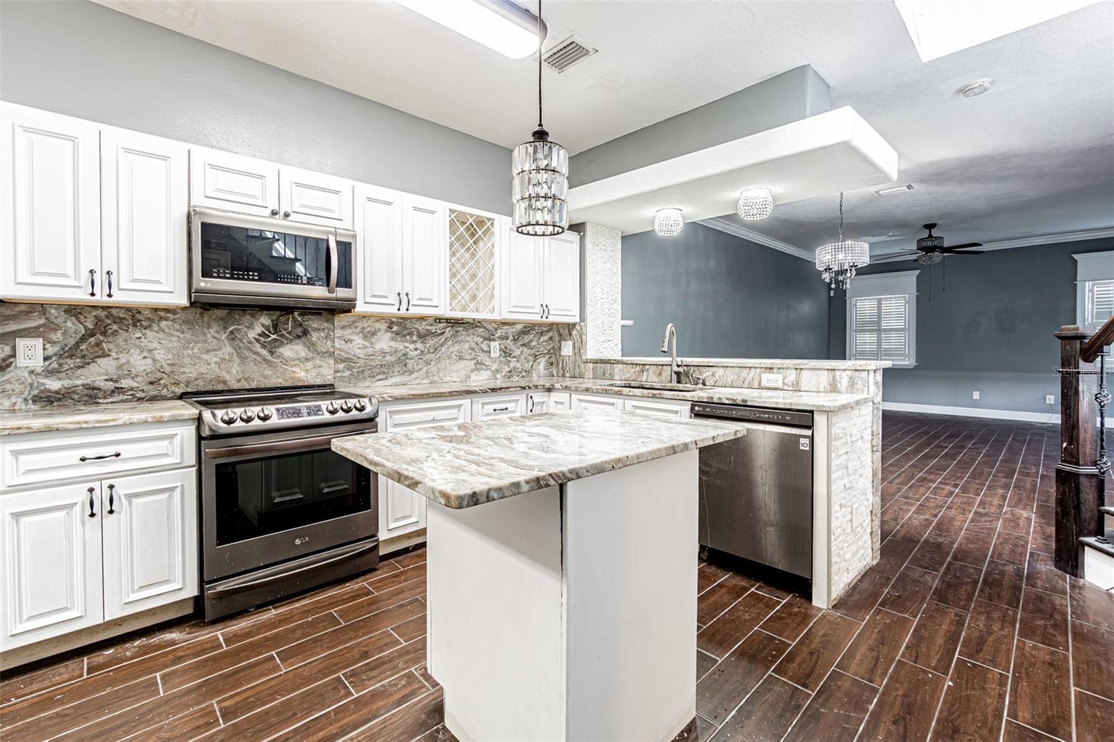 WILLOW LAKE - Residential