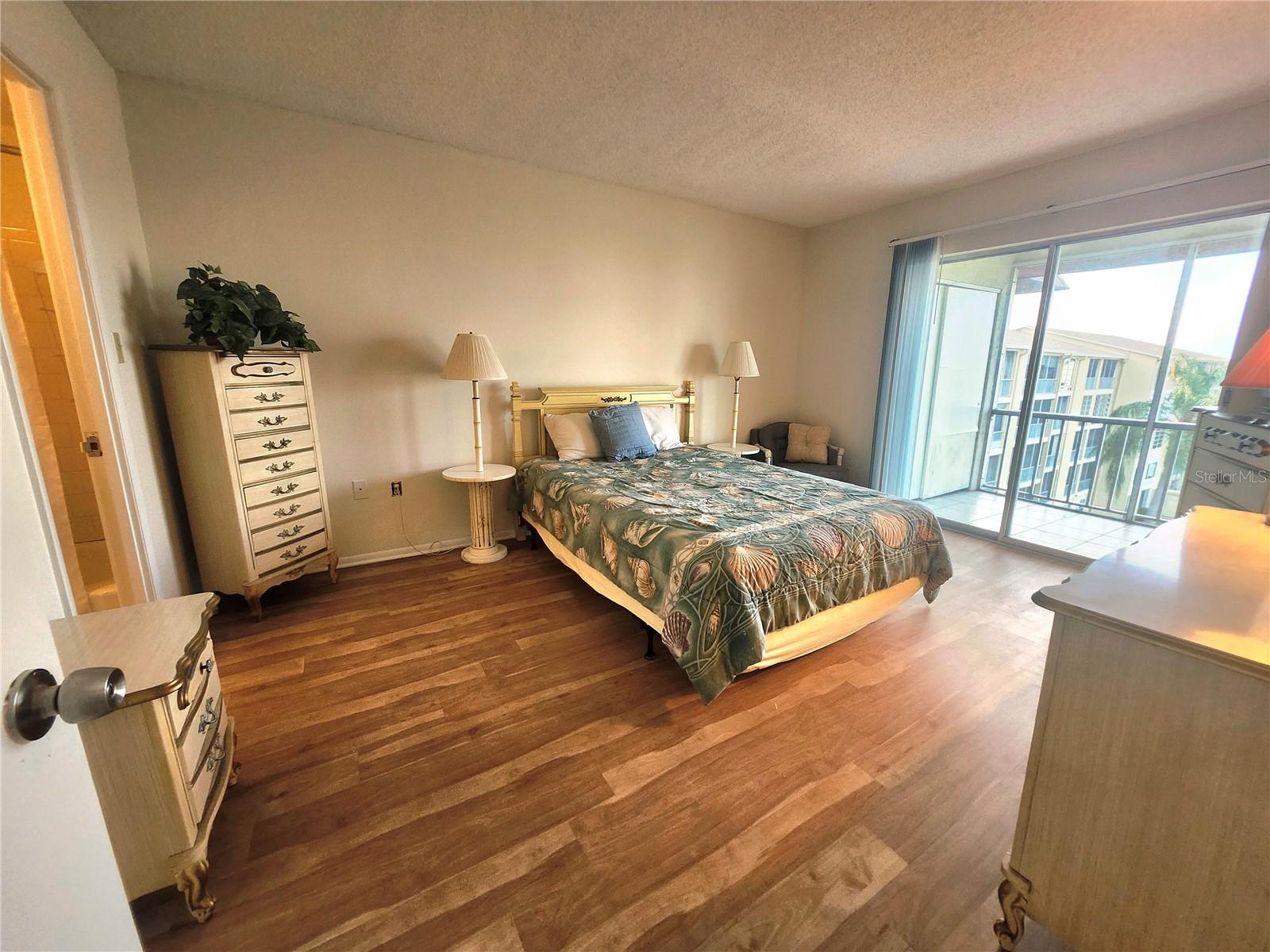 BAYSHORE ON THE LAKE APTS SEC 3 - Residential