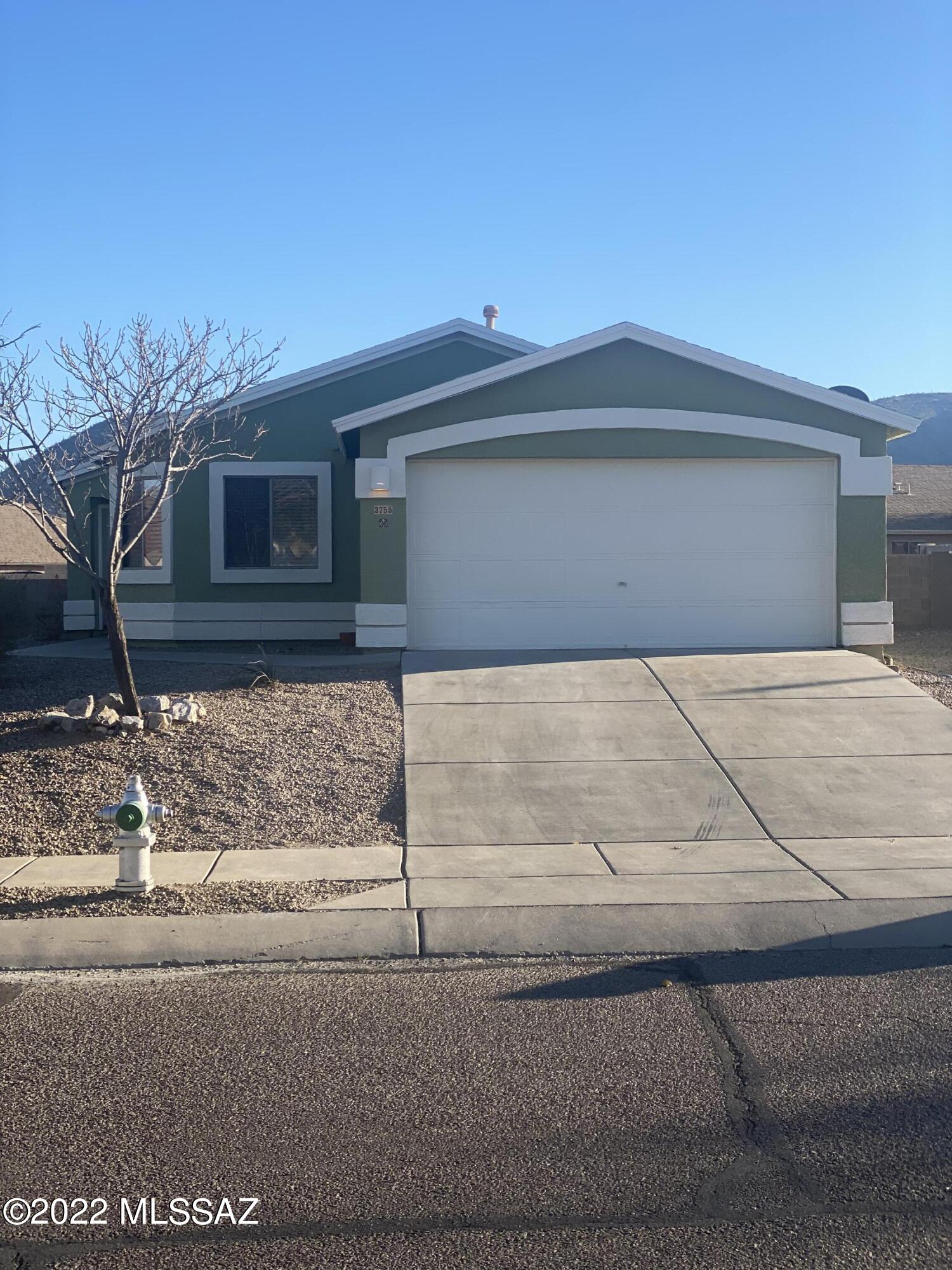 Lovely Southwest & Modern Home with 4 bedroom,  2 bathroom, 2 car garage and a huge back yard.
This home has a living room & dining area.
The master bedroom has a nice space and the master bedroom has double sink, bath and shower
separate.
Nice ceramic and laminate tile throughout the house.
It has been painted inside as well outside. 
Located in a quiet neighborhood and No HOA.
The back yard has enough room for endless possibilities according to your desires.
Do not miss out on this beautiful home!