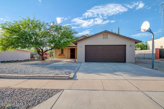 Must see this 3 bedroom, 2 bath Corona De Tucson home with no HOA in the Vail school district.