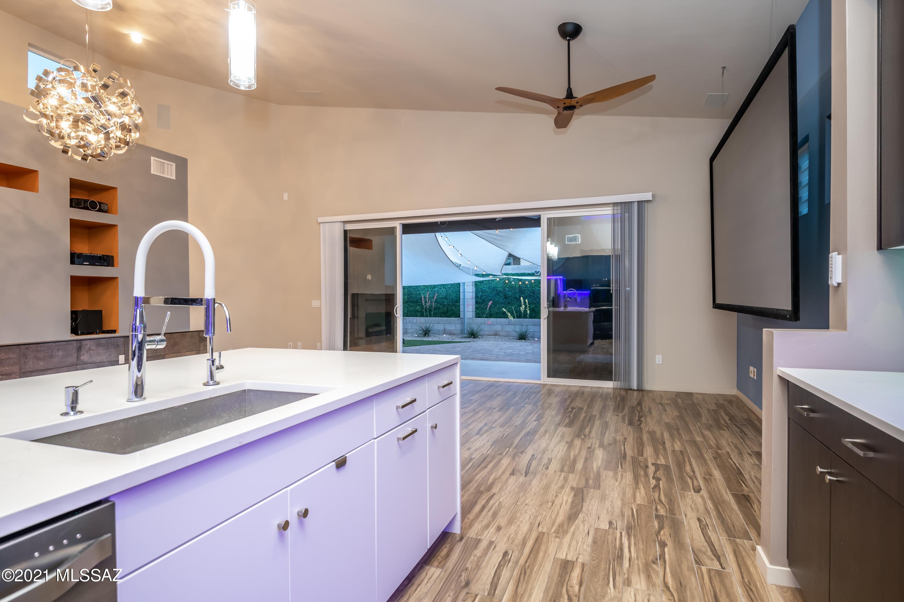 Elementary Place SQ20163230723 - Residential
