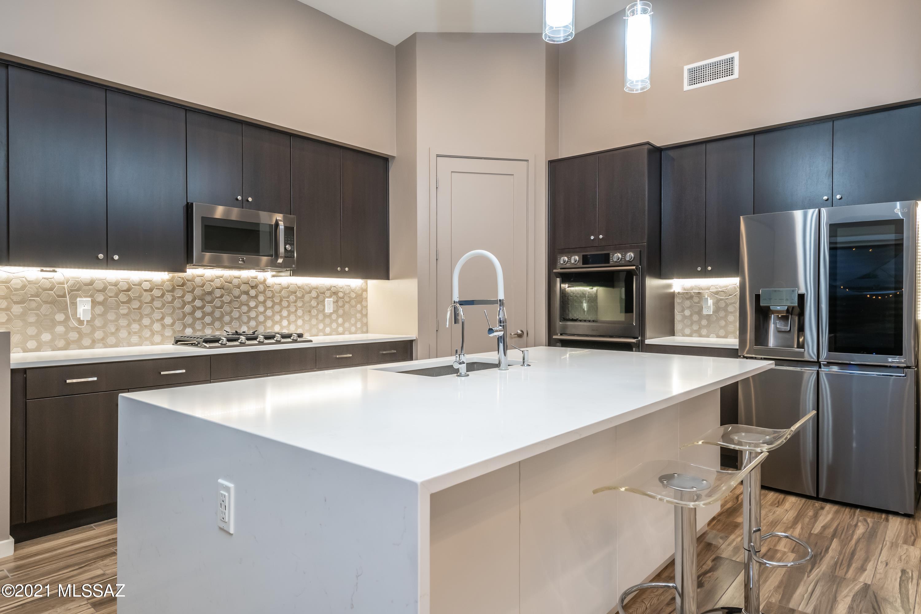 Elementary Place SQ20163230723 - Residential