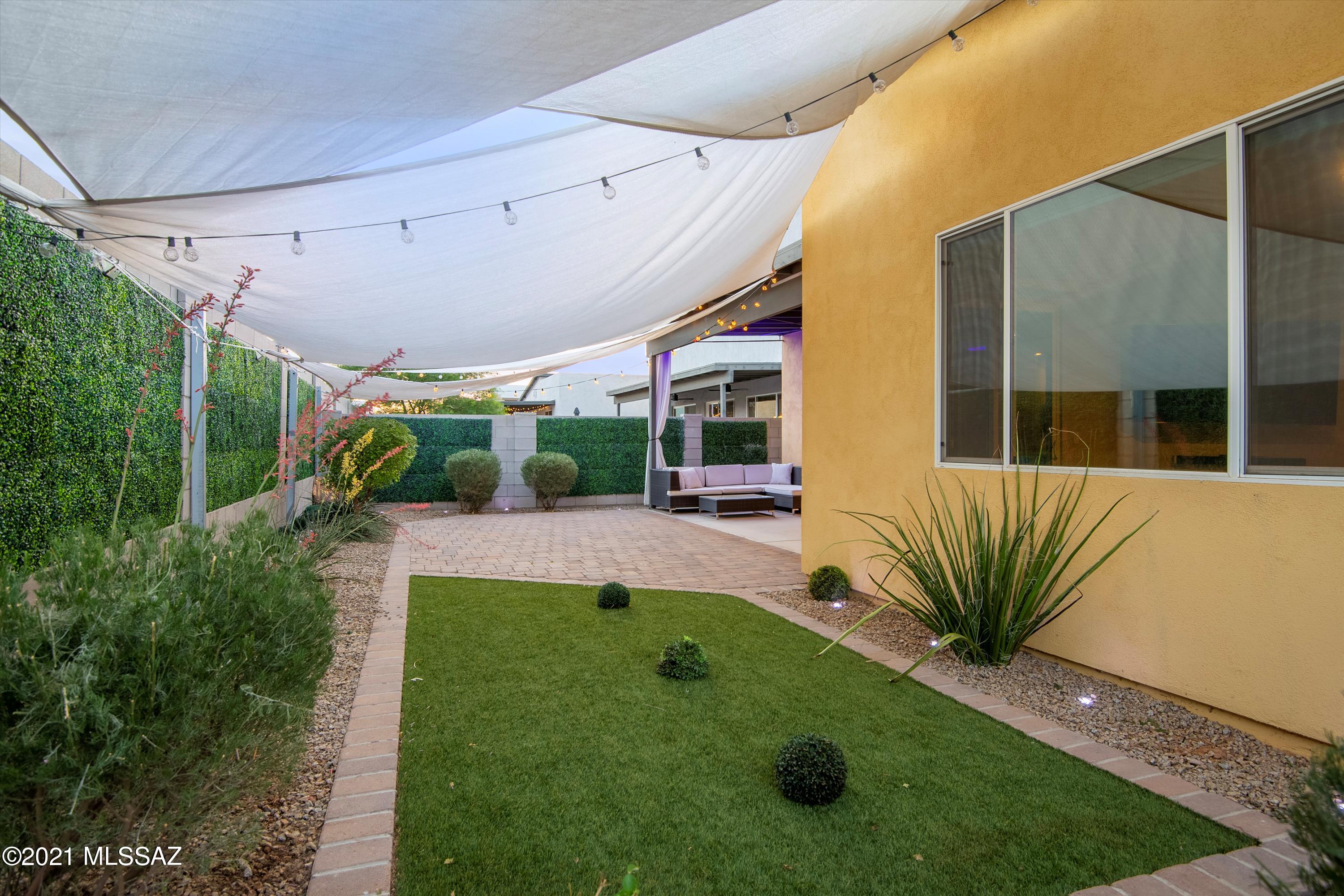 Elementary Place SQ20163230723 - Residential