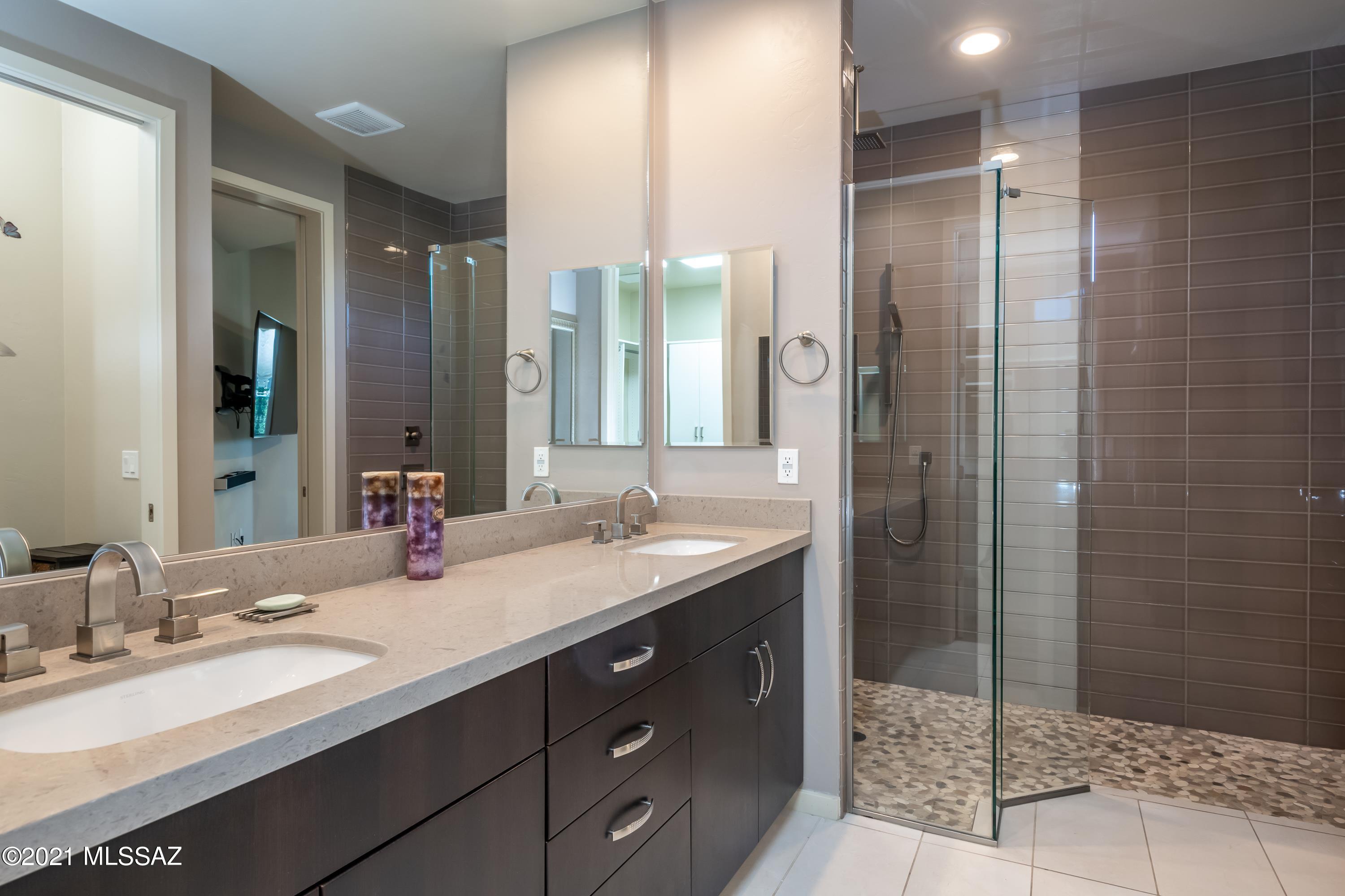 Elementary Place SQ20163230723 - Residential