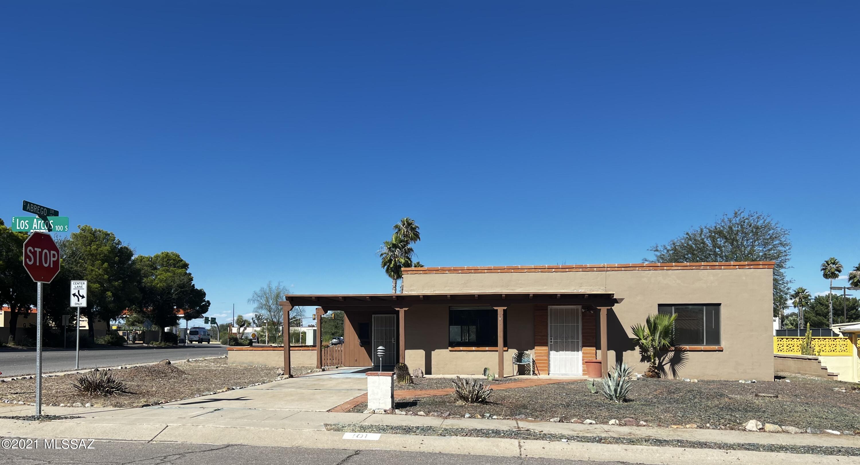 Charming 2 bedroom, 1 bath, located in the Fairways. Home is move in ready with some TLC needed to exterior shed and uncompleted AZ Room. Corner lot. Close distance to freeway and Abrego South GVR Recreation Center.