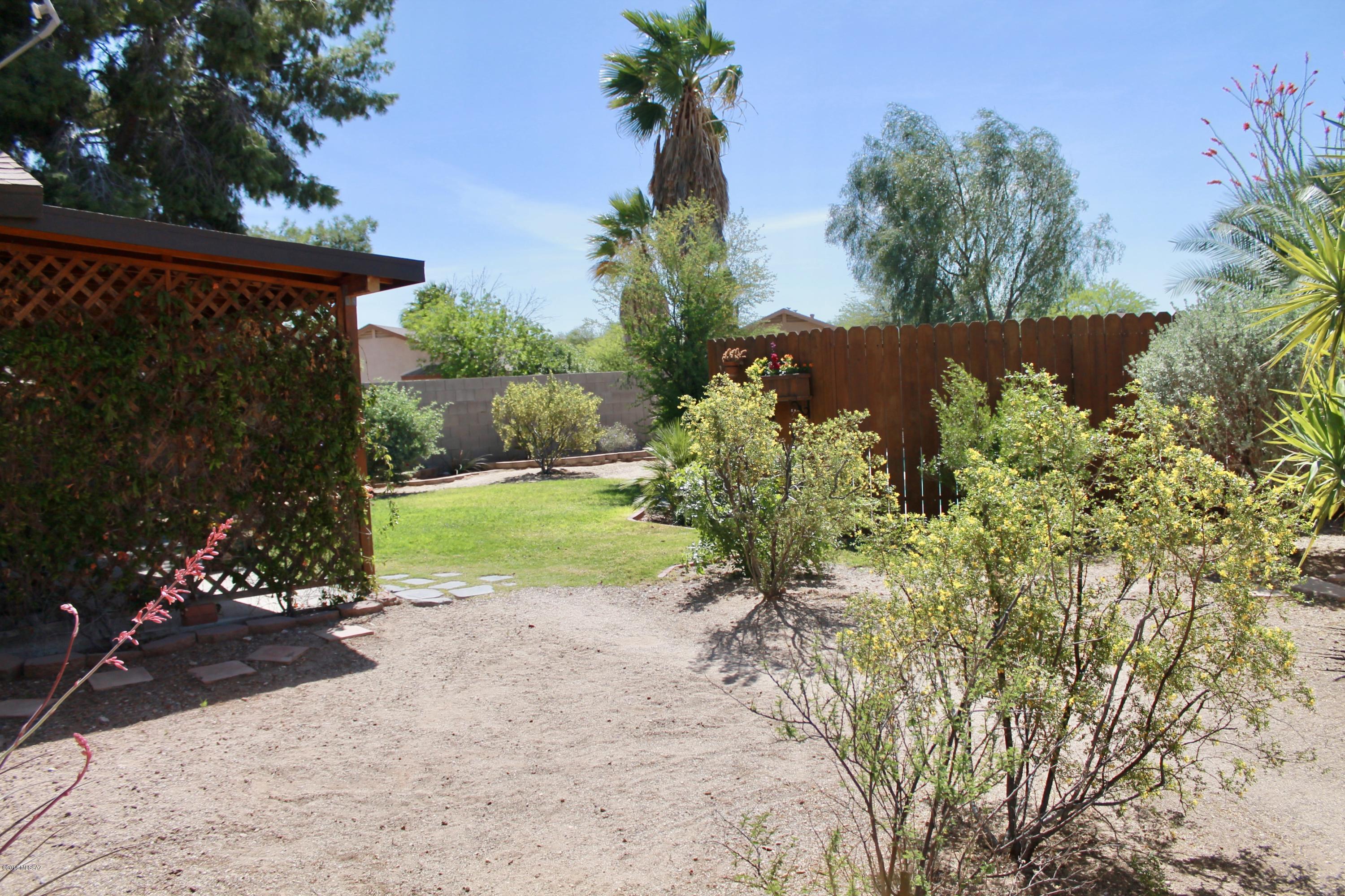 Elliott Homes At Rita Ranch (1-521) - Residential