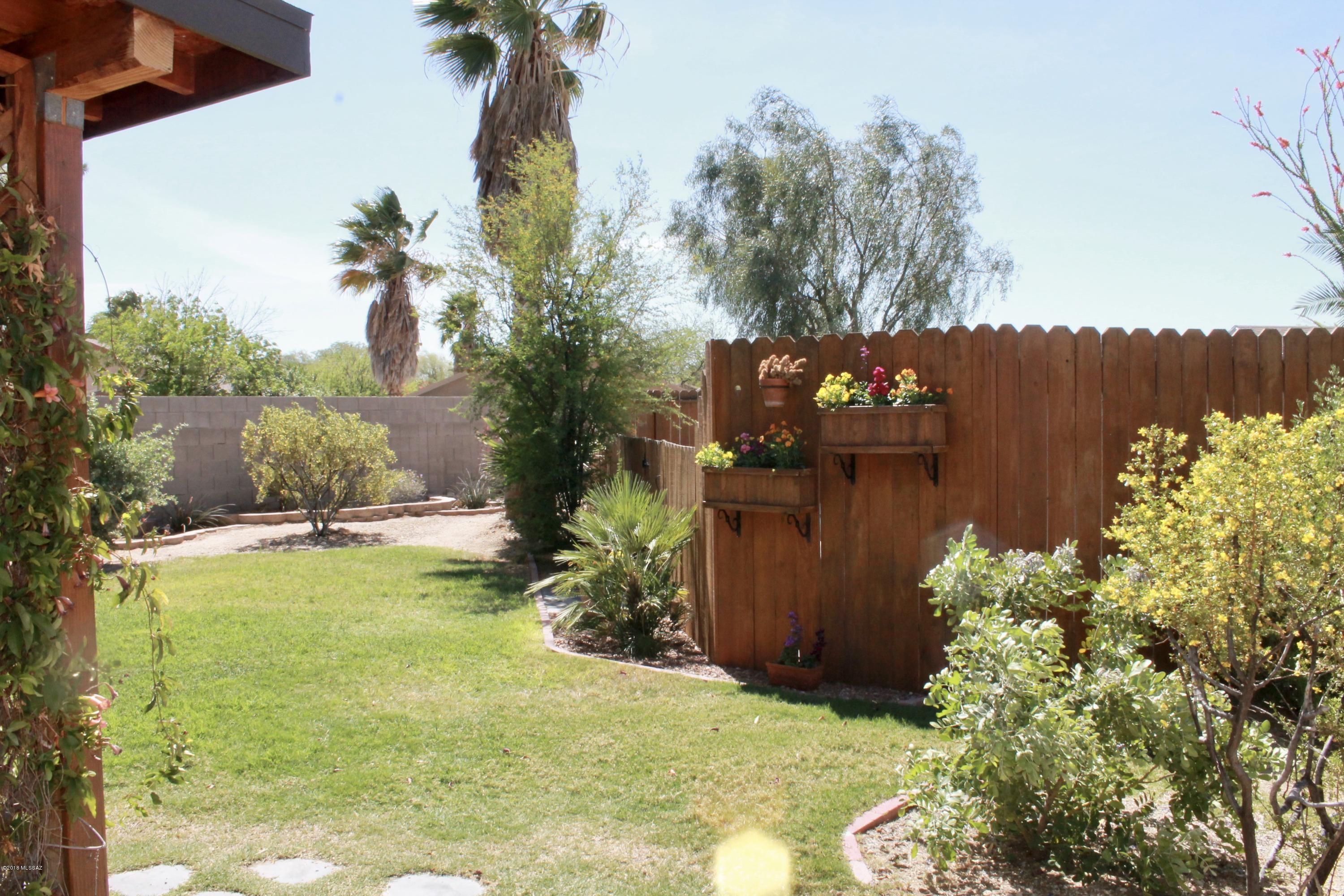 Elliott Homes At Rita Ranch (1-521) - Residential